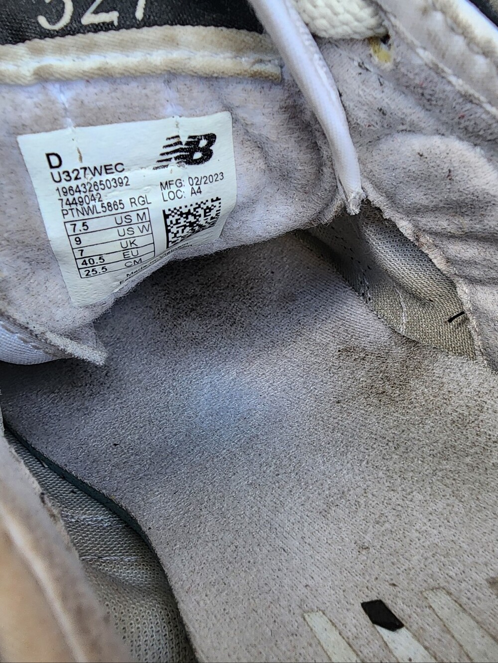 New Balance 327 Black And White Causal Sneakers - Picture 7 of 7